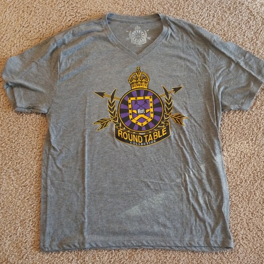 T-Shirt - Picture 2 of 2